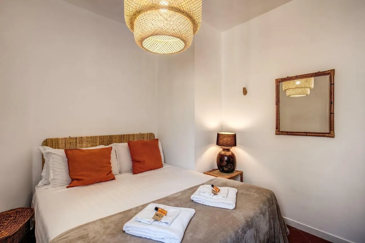 Apartment Ponte Palatino Hotel Rome Italy